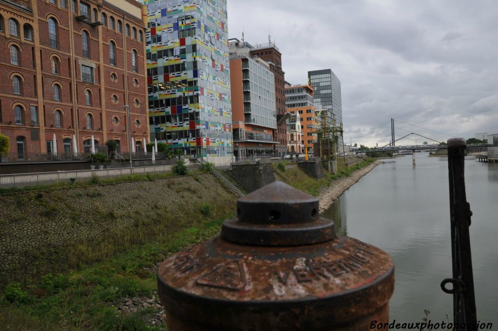 L'ancien côtoie le moderne.