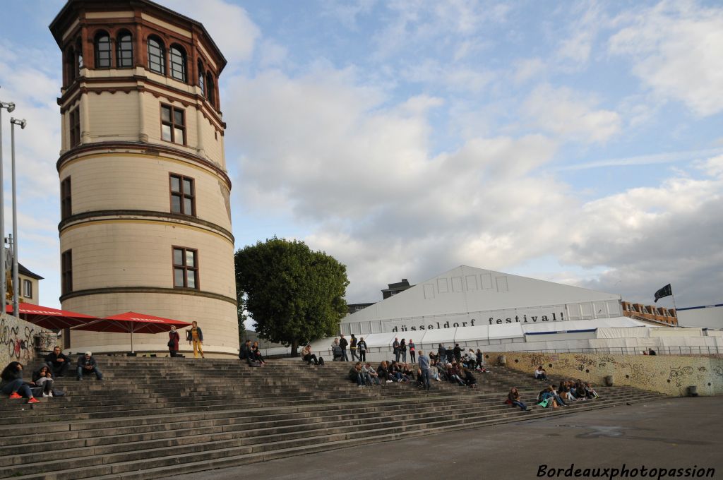 La Schlossturm, la tour du château sur les bords du Rhin.