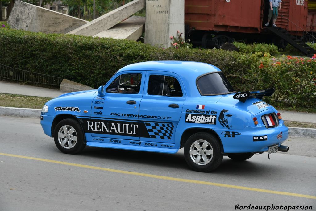 Une Dauphine Renault de compétition à Santa Clara ! Oui c'est possible !