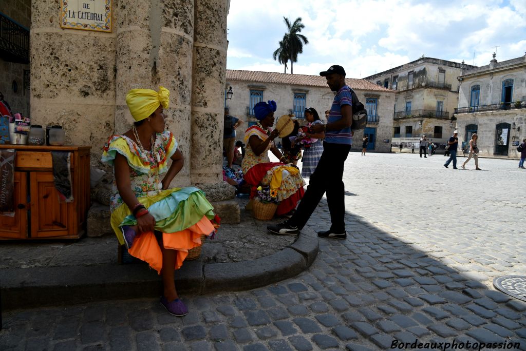 Le touriste aime la couleur.