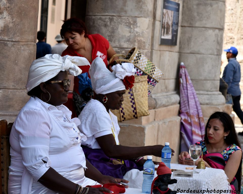 Mesdames les voyantes, comment voyez-vous l'avenir de Cuba ?