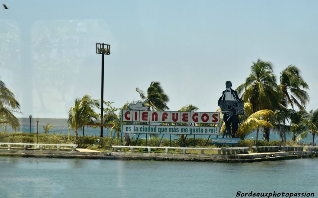 Un peu de publicité pour nous indiquer que nous arrivons à Cienfuegos.