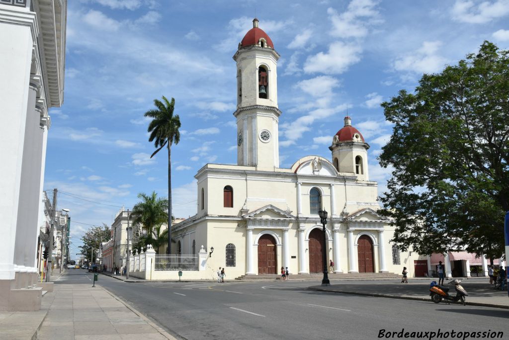 Cathédrale de la Purisima Conception édifiée entre 1833 et 1869. Elle  possède une façade néoclassique.