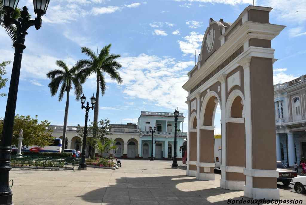 L'unique arc de triomphe cubain inauguré en 1902 à l'occasion de la célébration de la première république cubaine.