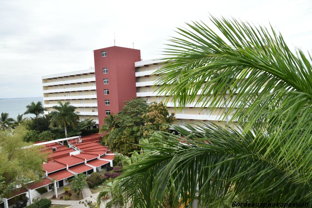 Construit dans les années 50, l'hôtel Jagua vient d'être rénové poour accueillir les nombreux touristes qui viennent de nos jours à Cuba.