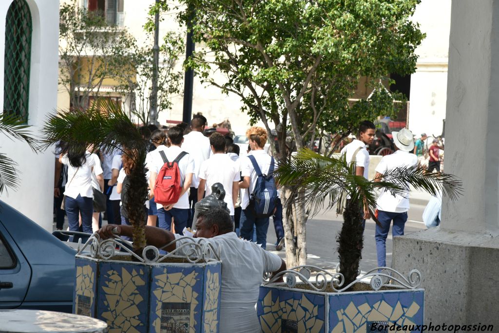 Pour former la jeunesse cubaine, il existe une télévision éducative très présente dans les foyers cubains.