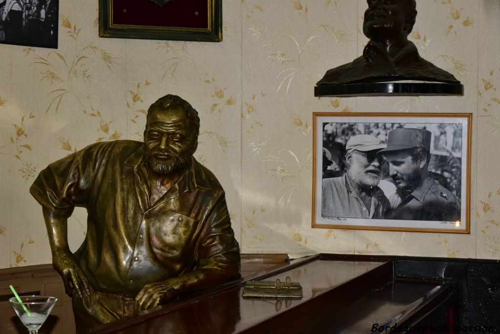 Hernest Hemingway venait boire régulièrement au Floridita. D'ailleurs il y est encore !