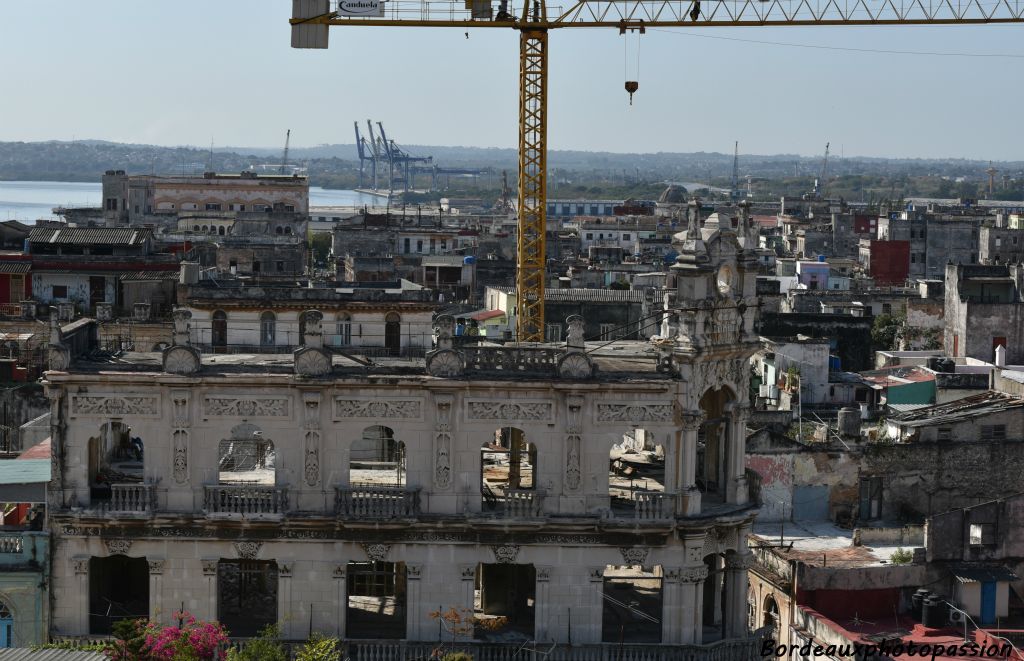 Il n'y a pas eu de bombardement à La Havane, simplement des bâtiments laissés à l'abandon ou sans entretien.