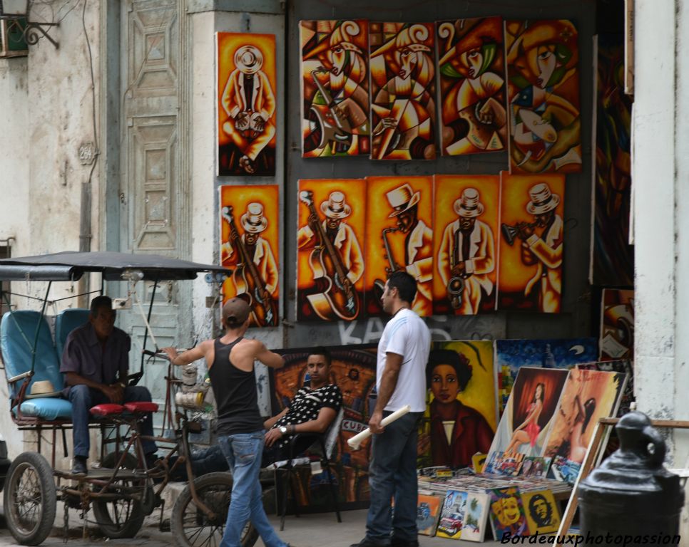 L'art est souvent présent dans les rues que ce soit la peinture ou la musique.