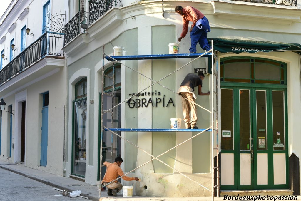 Classé au patrimoine mondial de l'UNESCO, le centre historique de La Havane (Havana Vieja) possède des bâtiments rénovés extraordinaires.