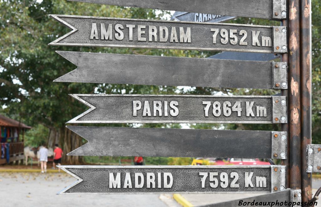 Très loin de notre chère France !