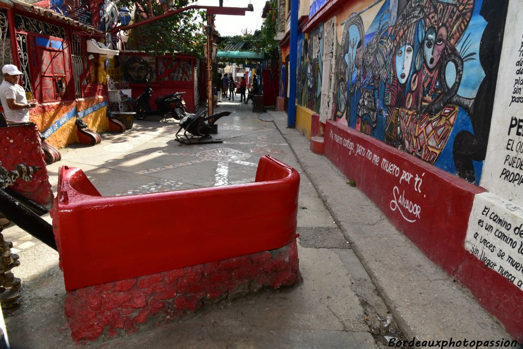 Le Callejon de Hamel est entièrement l’œuvre de Salvador Gonzalez Escalona, un autodidacte, initié dans le culte de Shangô.