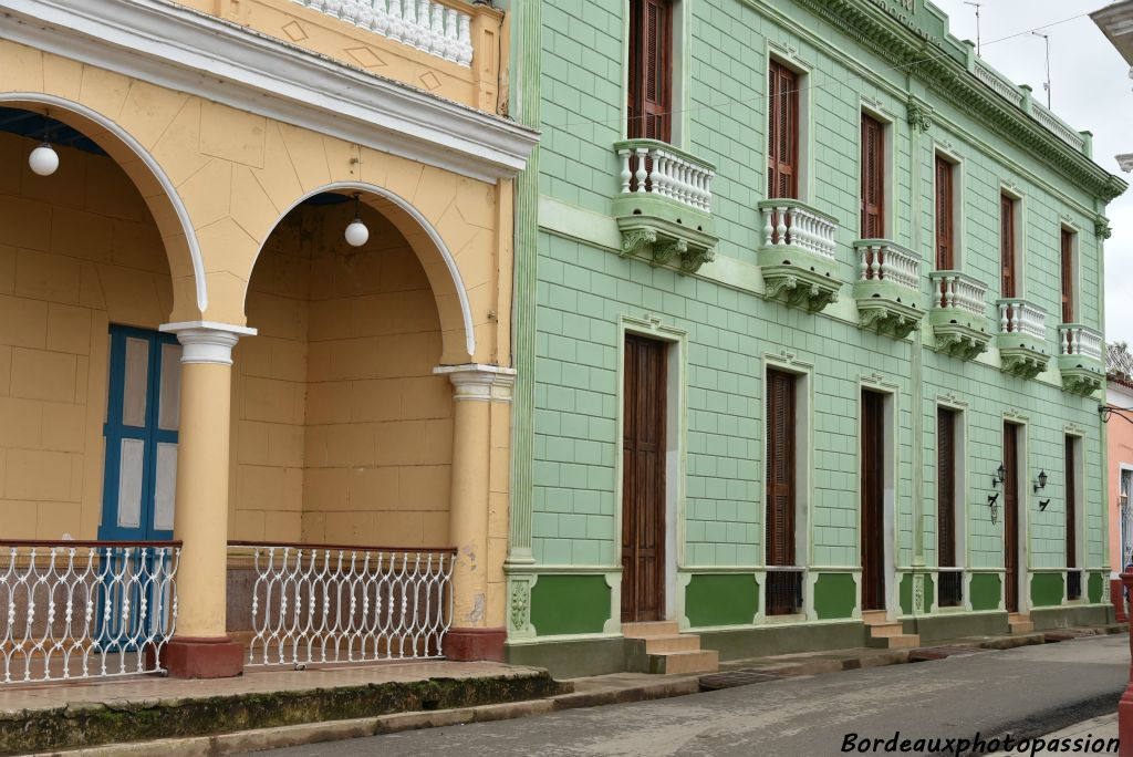 Le immeubles autour de la plaza Marti sont bien restaurés.