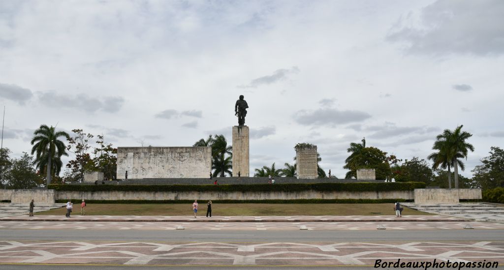 Un mémorial a été érigé à l'occasion du 30e anniversaire de sa mort et du rapatriement de son corps de Bolivie.