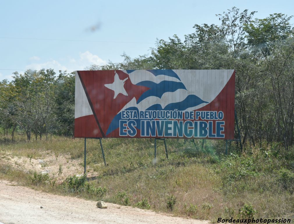 "Cette révolution du peuple est invincible".