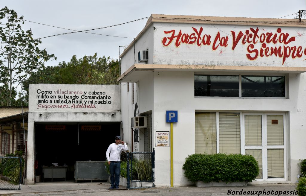 "En tant qu’habitant de Villa Clara et cubain, je milite dans votre troupe Commandant, à vos côtés Raul et un peuple “nous continuerons”