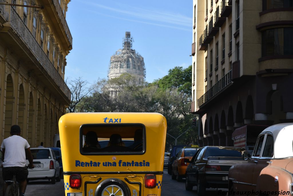 Petits taxis jaunes. Ils sont bien agréables pour visiter La Havane.