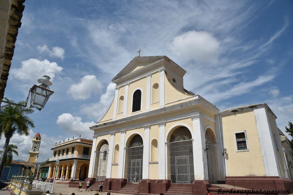 Sur la plaza Mayor sélève l'iglesia parroquial de la Santissima Trinidad. Elle fut construite à la fin du XIXe siècle à l'emplacement d'une église du XVIIe ravagée par un ouragan.