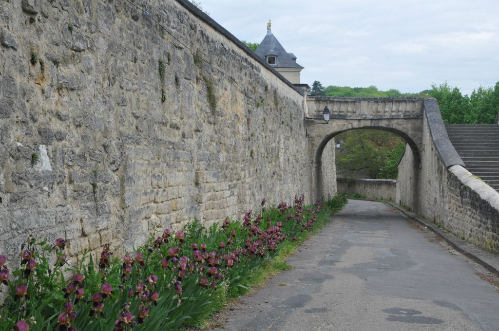 Ils nous conduisent au château d'Auvers où nous suivrons un parcours-spectacle « Voyage au Temps des Impressionnistes ». 