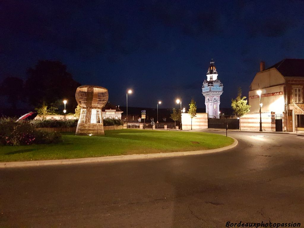 3e ville plus peuplée de la Marne derrière Reims et Châlons-en-Champagne, Épernay doit son histoire moderne et de son économie  au champagne.