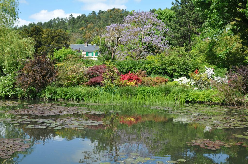 Monet venait souvent admirer son étang qu'il faisait visiter avec fierté à ses invités.