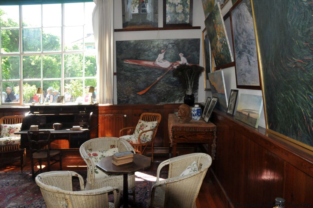 Dans son salon-atelier, Monet recevait aussi les marchands d'art et les collectionneurs.