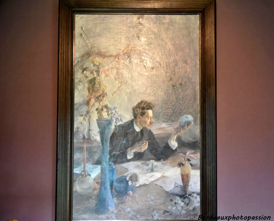Vicor Prouvé, portrait d'Émile Gallé vers 1892.  Né à Nancy, Émile Gallé était industriel, maître verrier, ébéniste et céramiste français. Il est fonateur et premier président de l’École de Nancy en 1901.