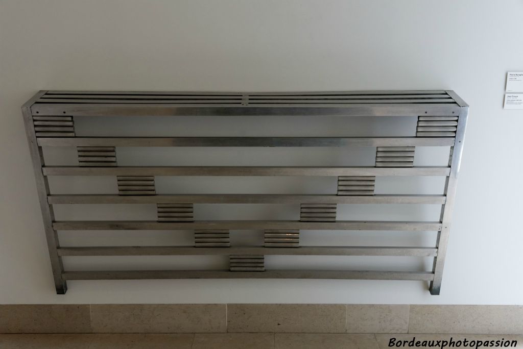 Cache-radiateur (1936-1938) en aluminium et Duralumin.