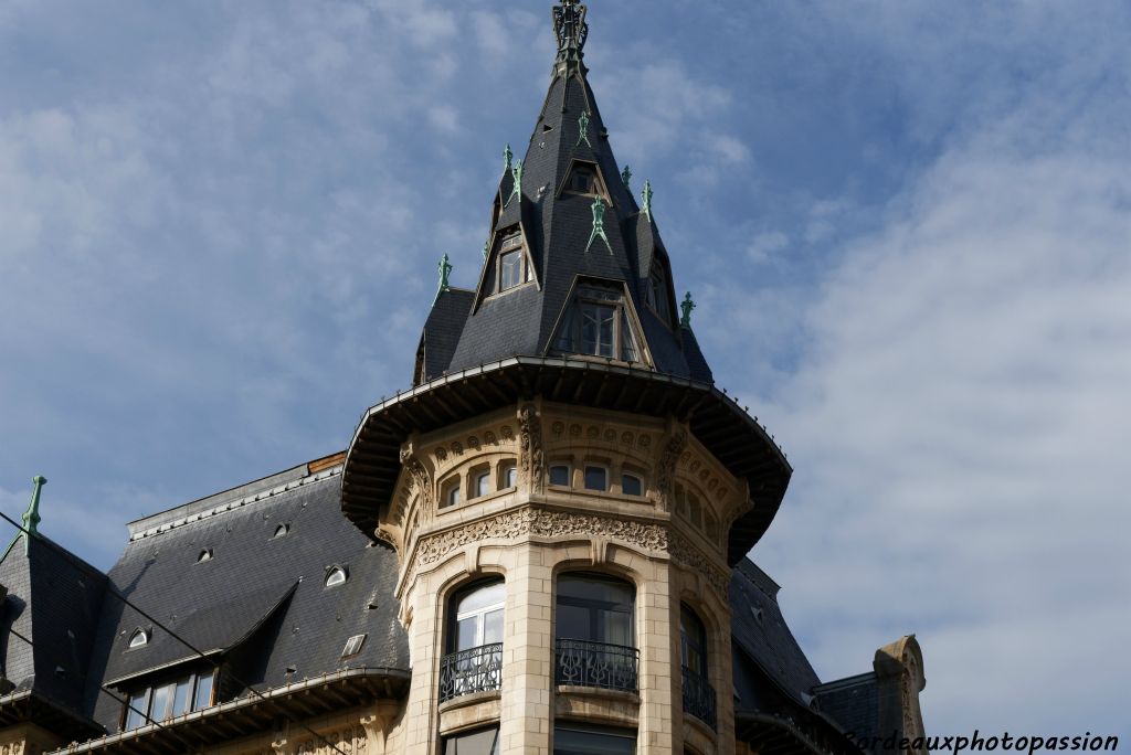 Tourelle presque germanisante dans une ville qui était alors l'expression de l'excellence française.