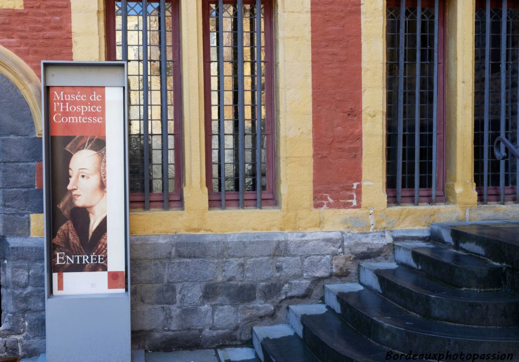  Situé rue de la Monnaie dans le Vieux-Lille, il abrite un musée qui présente la vie sociale et culturelle à Lille aux XVIIe et XVIIIe siècles. 