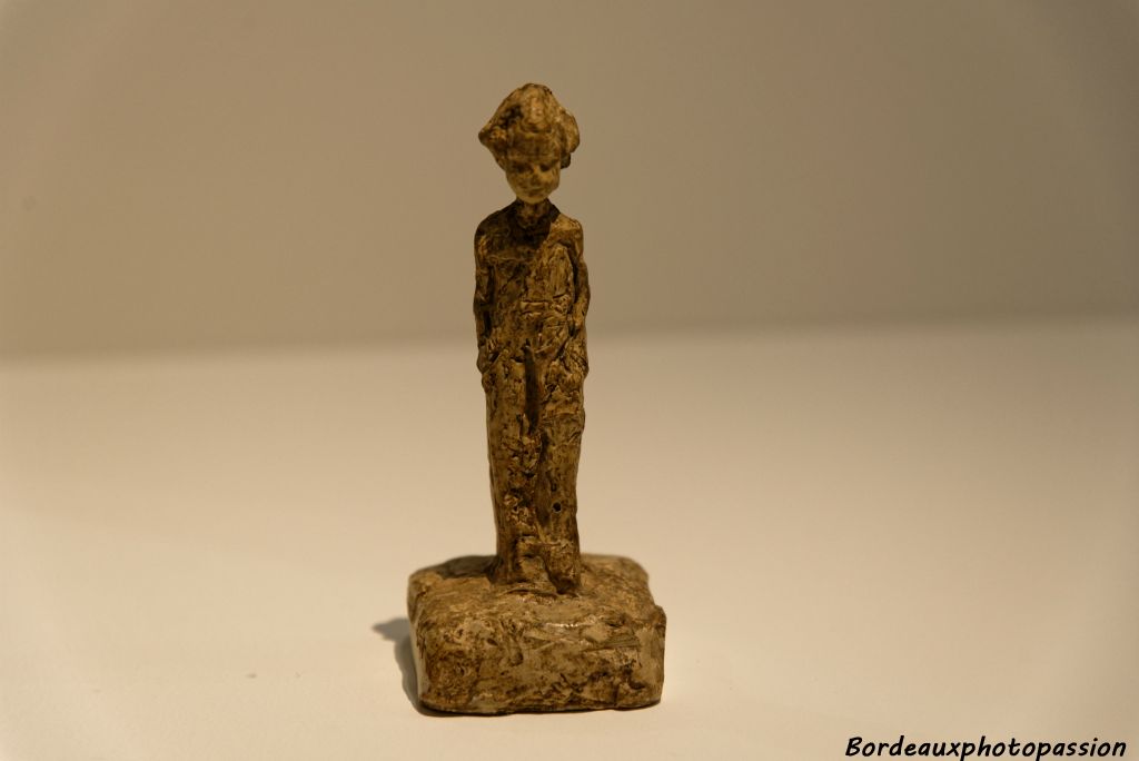 Une des nombreuses sculptures miniatures créées dans une chambre d'hôtel en Suisse penndant la 2e guerre (1942-1945)