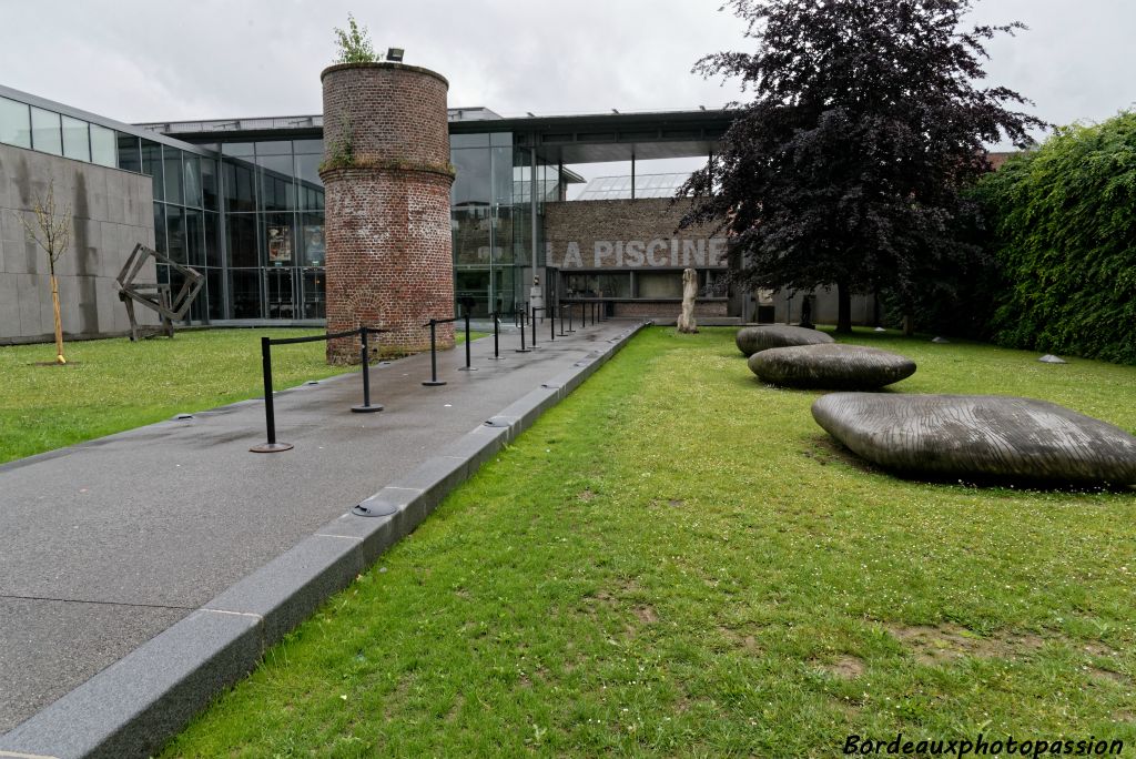 Construite à l’initiative du maire Jean-Baptiste Lebas, elle a été bâtie entre 1927 et 1932 selon les plans de l’architecte lillois Albert Baert.
