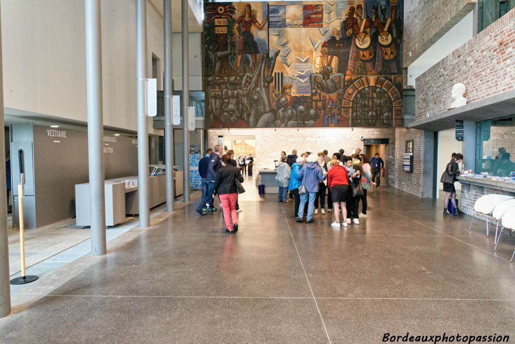 250 000 visteurs par an, la Piscine de Roubaix attire de nombreux curieux.