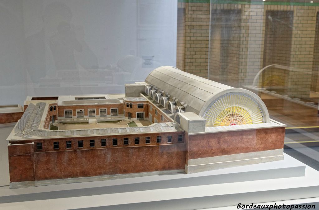 Maquette de la Piscine et de ses annexes. Plusieurs collections sont aujourd'hui présentées au public sur un espace d'environ 8 000 m². 