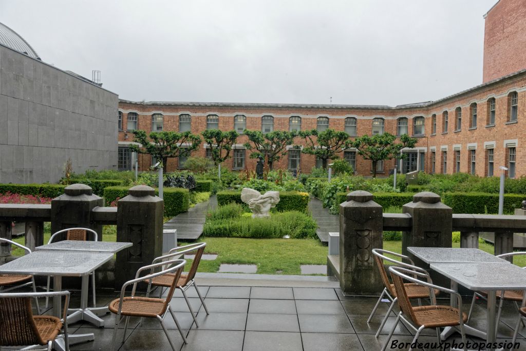 Le jardin botanique rappelle celui d’un cloître.