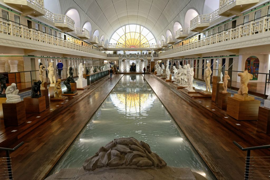 Lorsqu'en 1932, l'architecte Louis Baert construit la plus belle piscine de France, personne ne se doute qu'elle deviendra un jour un musée.