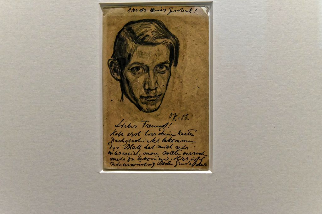 Autoportrait crayon sur papier (1906) La Sécession regroupant autour de Gustave Klimt les artistes rejetant l'art académique, Kokoschka y adhère au début et s'en éloigne en 1909.