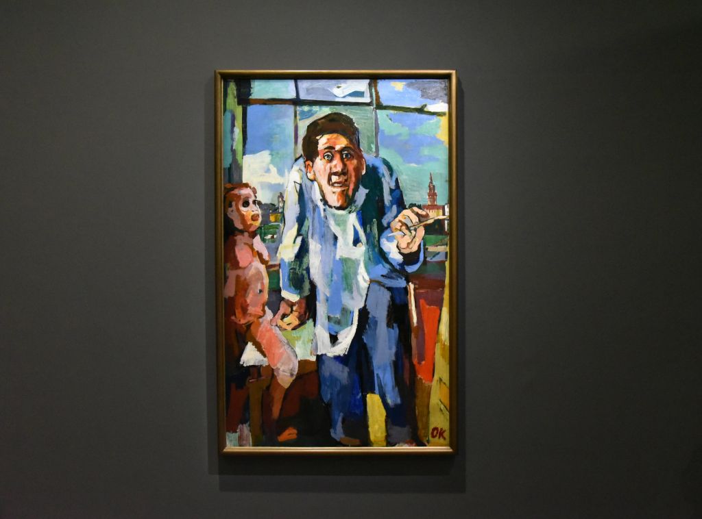 Autoportrait au chevalet (1922) L'artiste est placé entre une poupée et son chevalet dans une pose saugrenue.