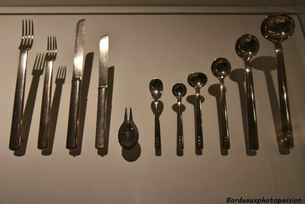 Josef Hoffmann Fourchettes, couteau à fromage, couteau de table, pique à épi de maïs , cuillère à café, à entremets... 1906 métal argenté, acier