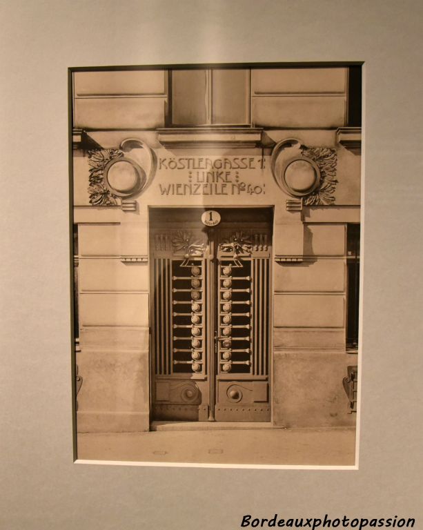 Immeuble Köstlergass Vienne 1898, détail de la porte d'entrée