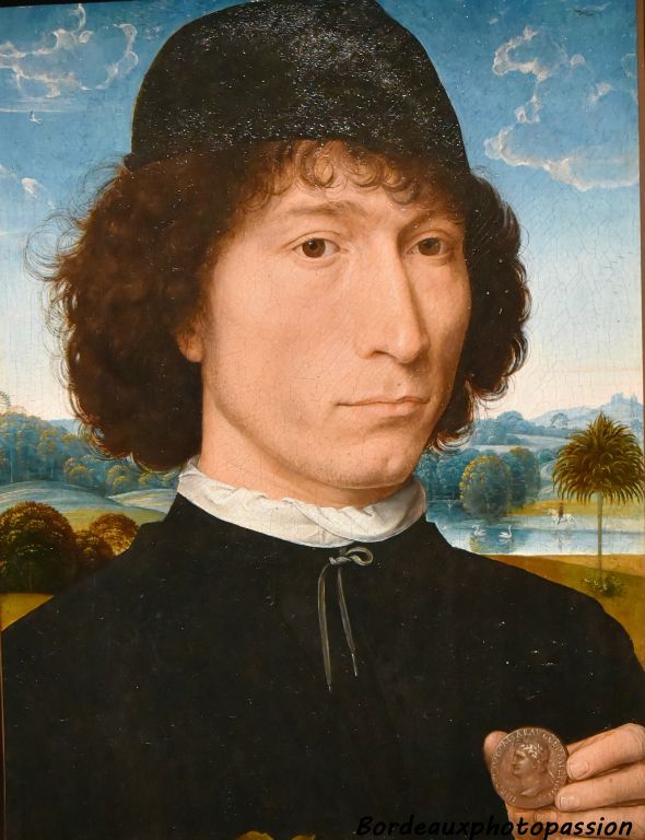 Portrait d'homme tenant un sesterce à l'effigie de Néron (Bernardo Bembo ?) Hans Memling vers 1471 et 1474