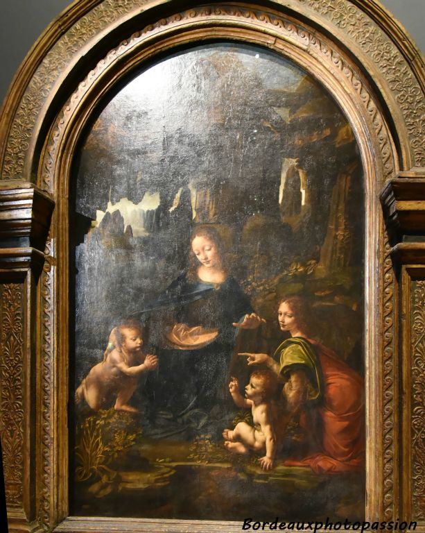 La Vierge à l'Enfant avec saint Jean Baptiste et un ange, dite la Vierge aux rochers Léonard de Vinci vers 1483-1494