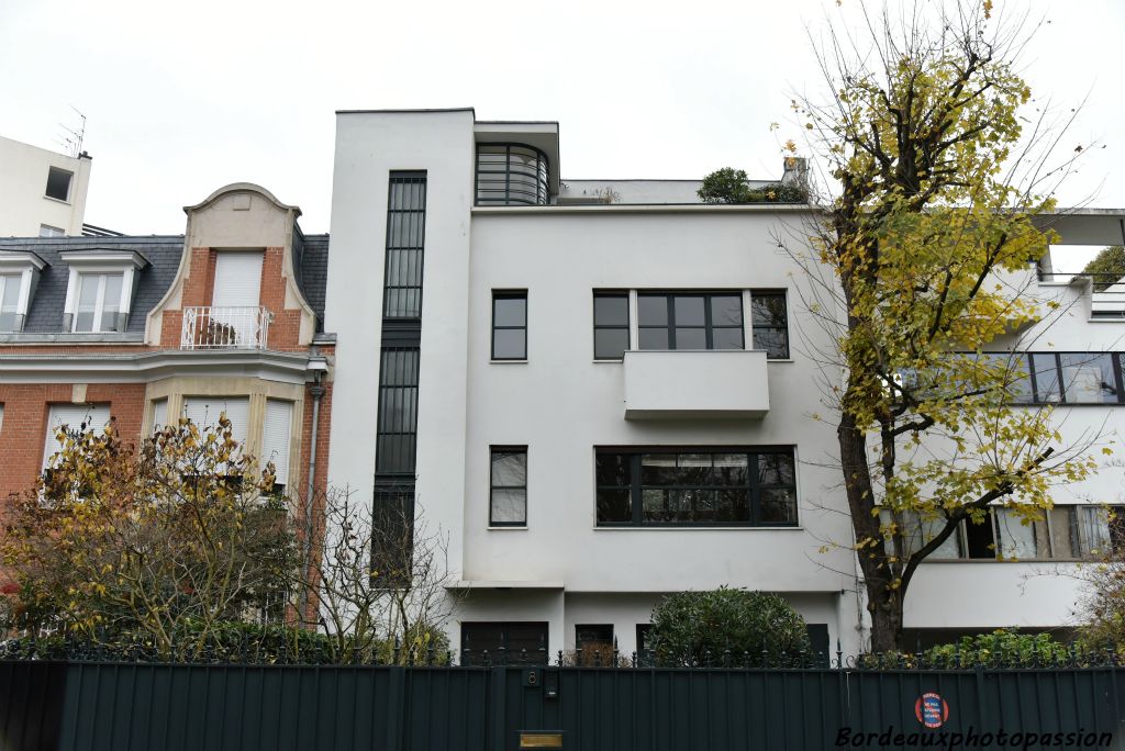 Une façade où Mallet-Stevens a travaillé en 1926 sur les volumes et les décrochements.  Elle était destinée à Mme Collinet.