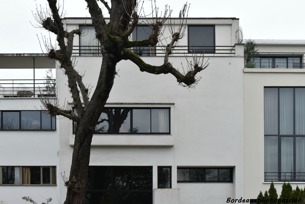 Raymond Fisher construit cette villa en  1929 pour Suzanne Dublin. Il est en continuité avec les 2 villas précédentes.