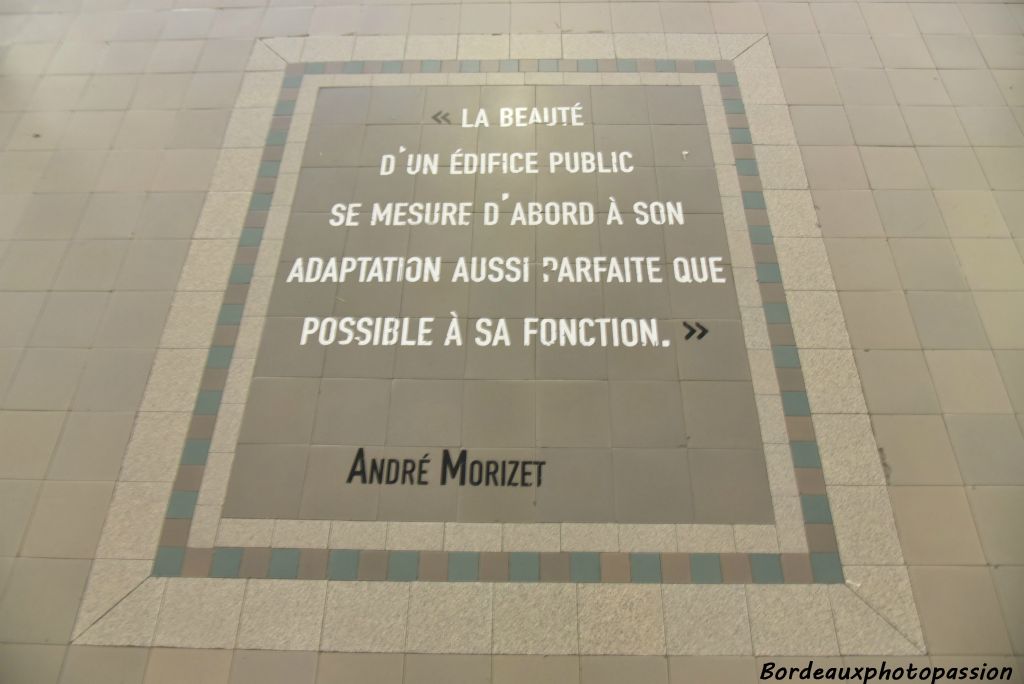 Tony Garnier ne pouvant pas diriger les travaux, cette direction incombe à Jacques Debat-Ponsan, architecte et beau-frère d'André Morizet. Debat-Ponsan construira entre autres la halle des abattoirs de Bordeaux (1932-1938).