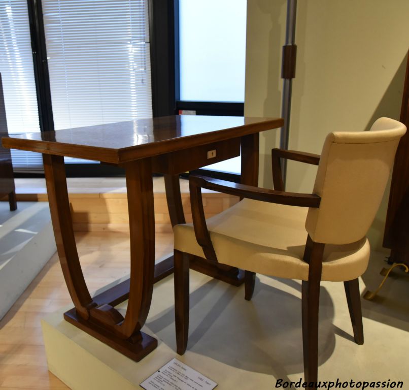 Leleu Jules table-console noyer ivoire 1929, chaise cabriolet 1933-35 modèle appartement Trouville du paquebot Normandie.