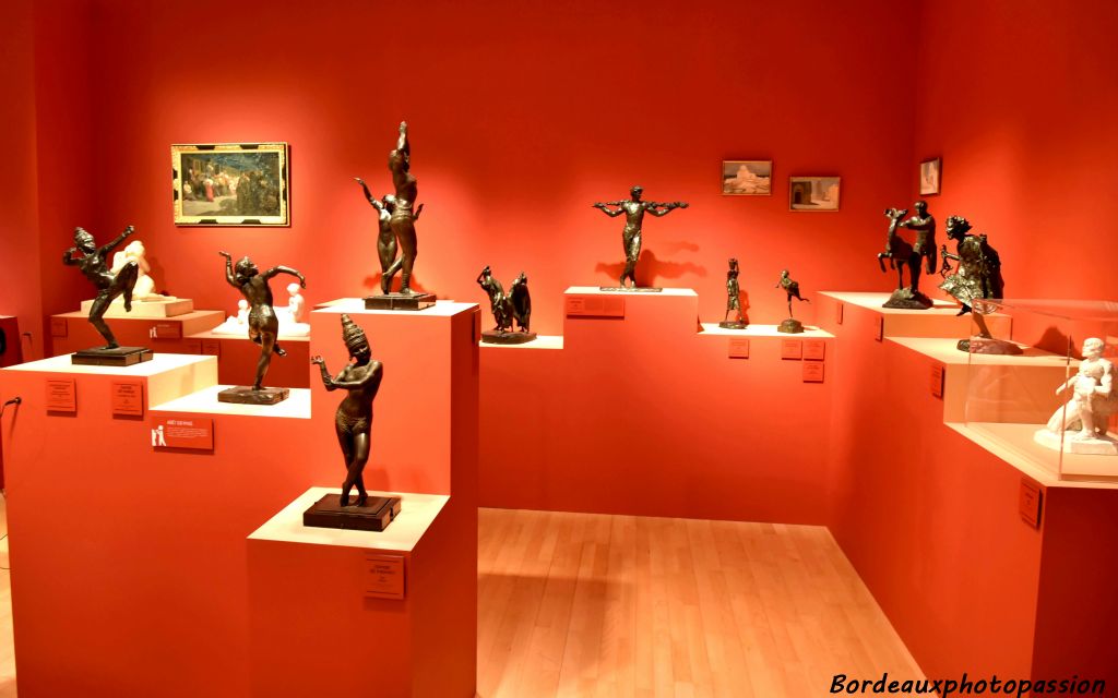 salle de la petite statuaire de Landowki qui puisait ses idées dans ses nombreux voyages à l'étranger.