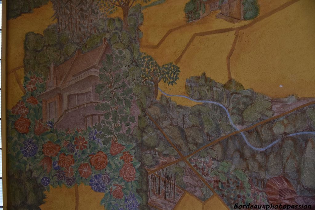 Reproduction de la maison peinte sur le mur de l'escalier.