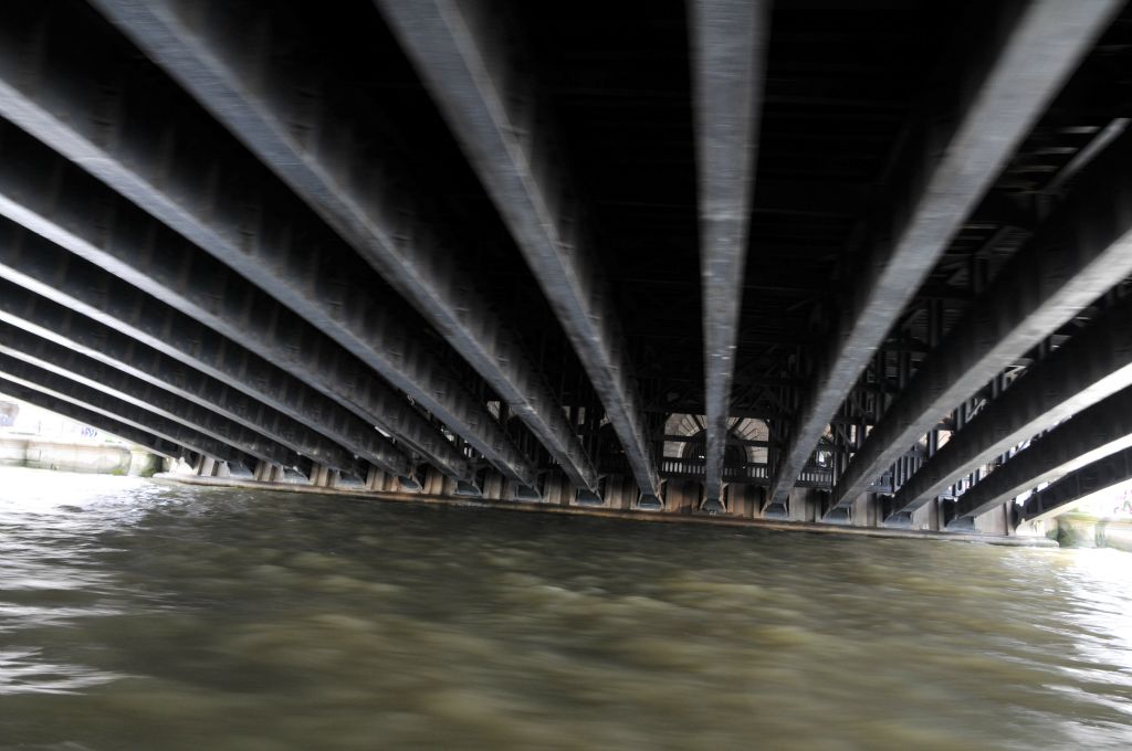 Sous les ponts de Paris. 