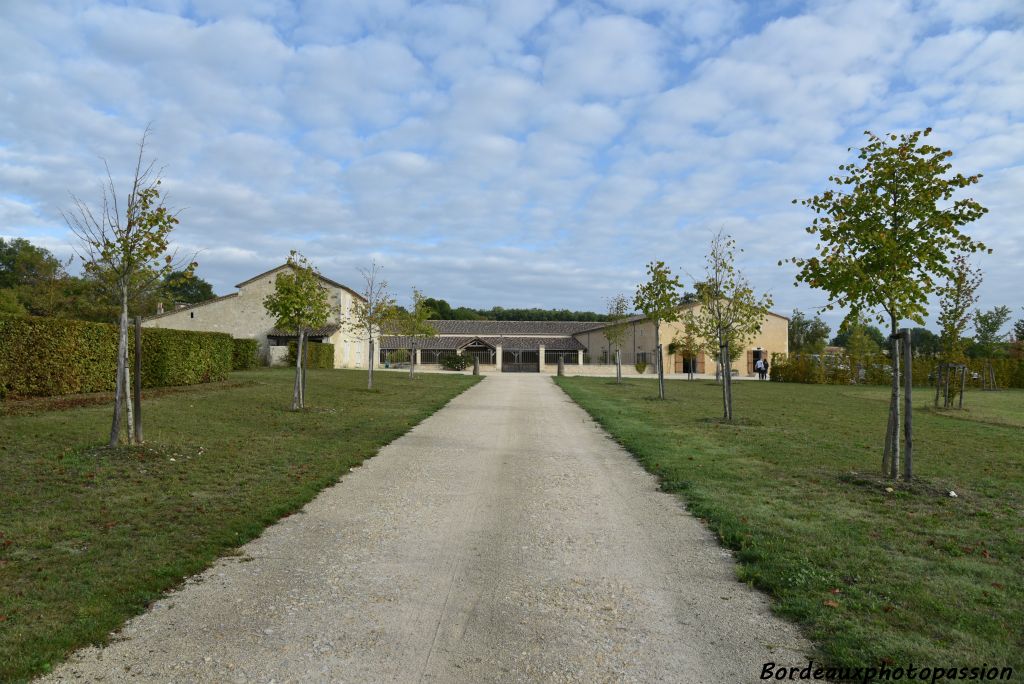 Situé sur la commune de Monestier au sud de la Dordogne, le château Monestier La Tour donne d'entrée une excellente impression.